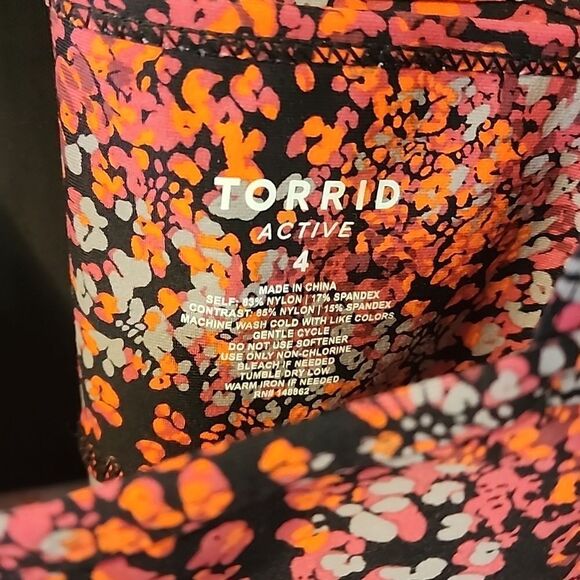 Georgeous Torrid Active top NWT Size 4 - Picture 5 of 7